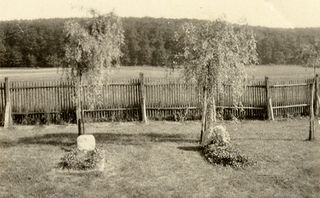 Die Gräber von Heinrich und Leonard Nelson auf dem kleinen Friedhof auf der Walkemühle. Fotomontage